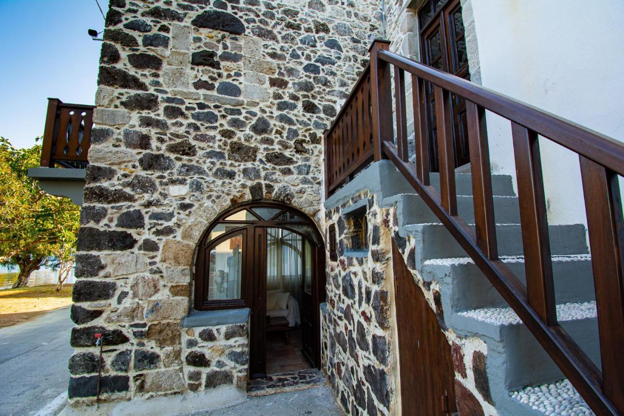 Appartamento Plousiadi΄S Stone House Skála Esterno foto