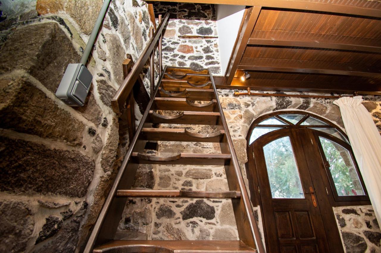 Appartamento Plousiadi΄S Stone House Skála Esterno foto