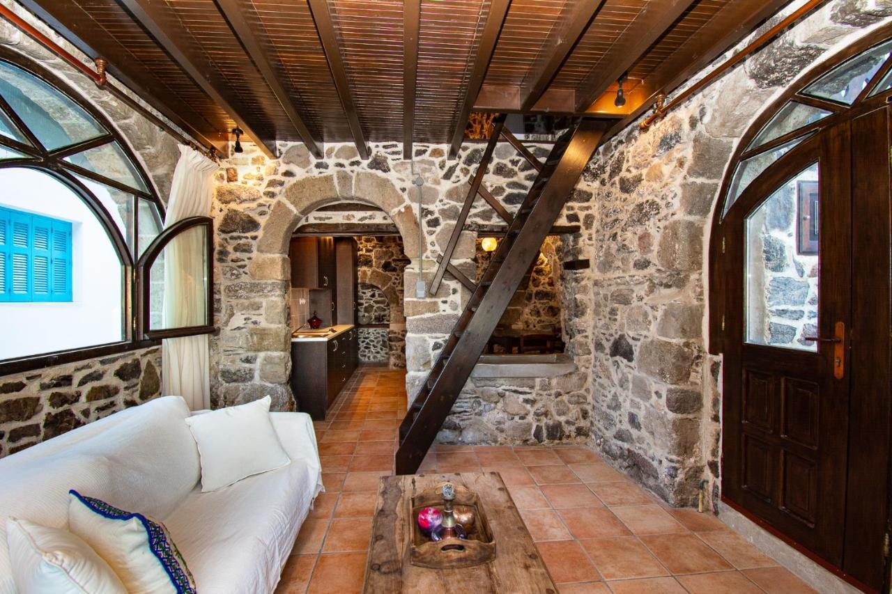 Appartamento Plousiadi΄S Stone House Skála Esterno foto