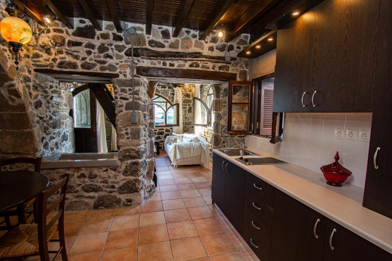 Appartamento Plousiadi΄S Stone House Skála Esterno foto