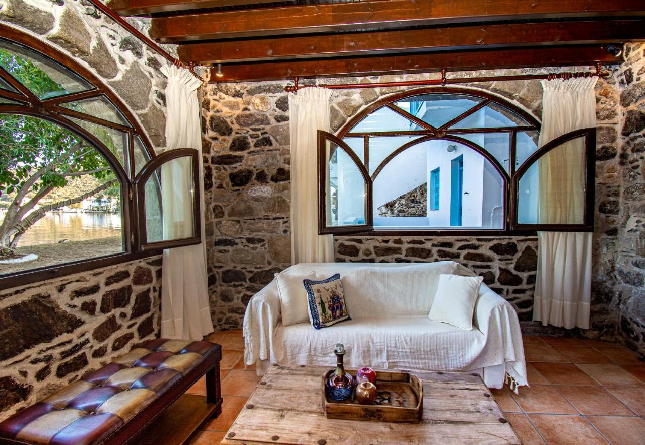 Appartamento Plousiadi΄S Stone House Skála Esterno foto