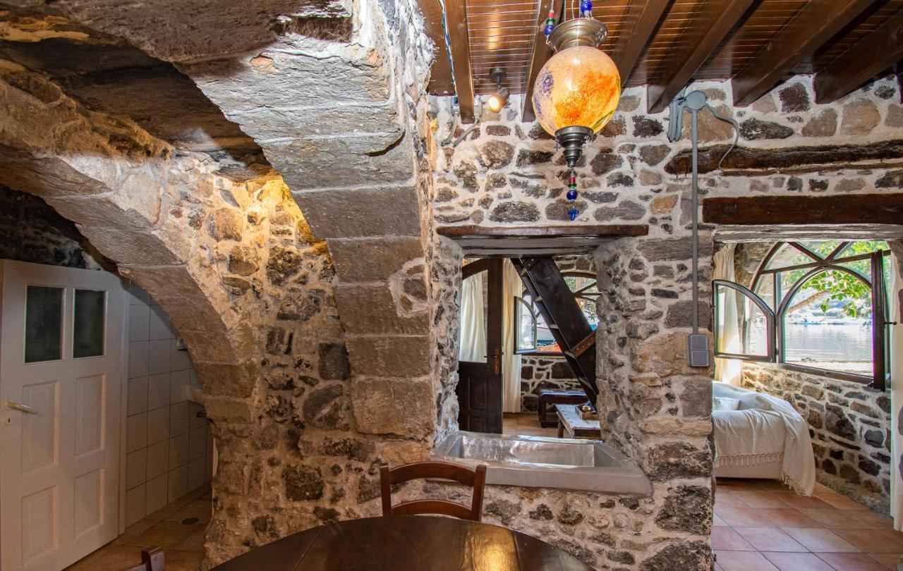 Appartamento Plousiadi΄S Stone House Skála Esterno foto