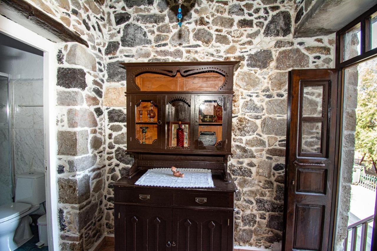 Appartamento Plousiadi΄S Stone House Skála Esterno foto