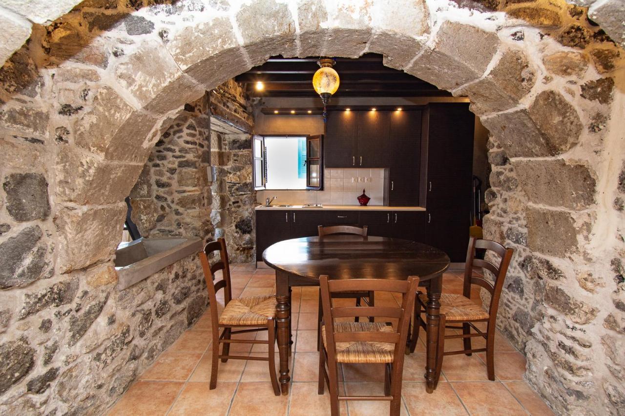 Appartamento Plousiadi΄S Stone House Skála Esterno foto