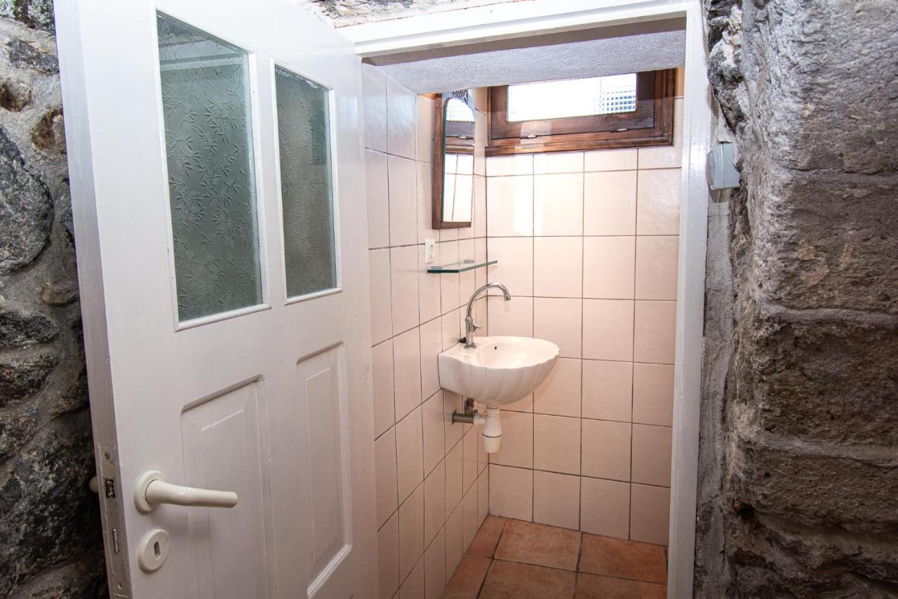 Appartamento Plousiadi΄S Stone House Skála Esterno foto