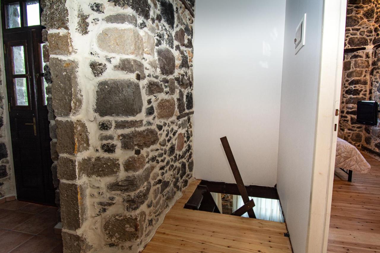 Appartamento Plousiadi΄S Stone House Skála Esterno foto