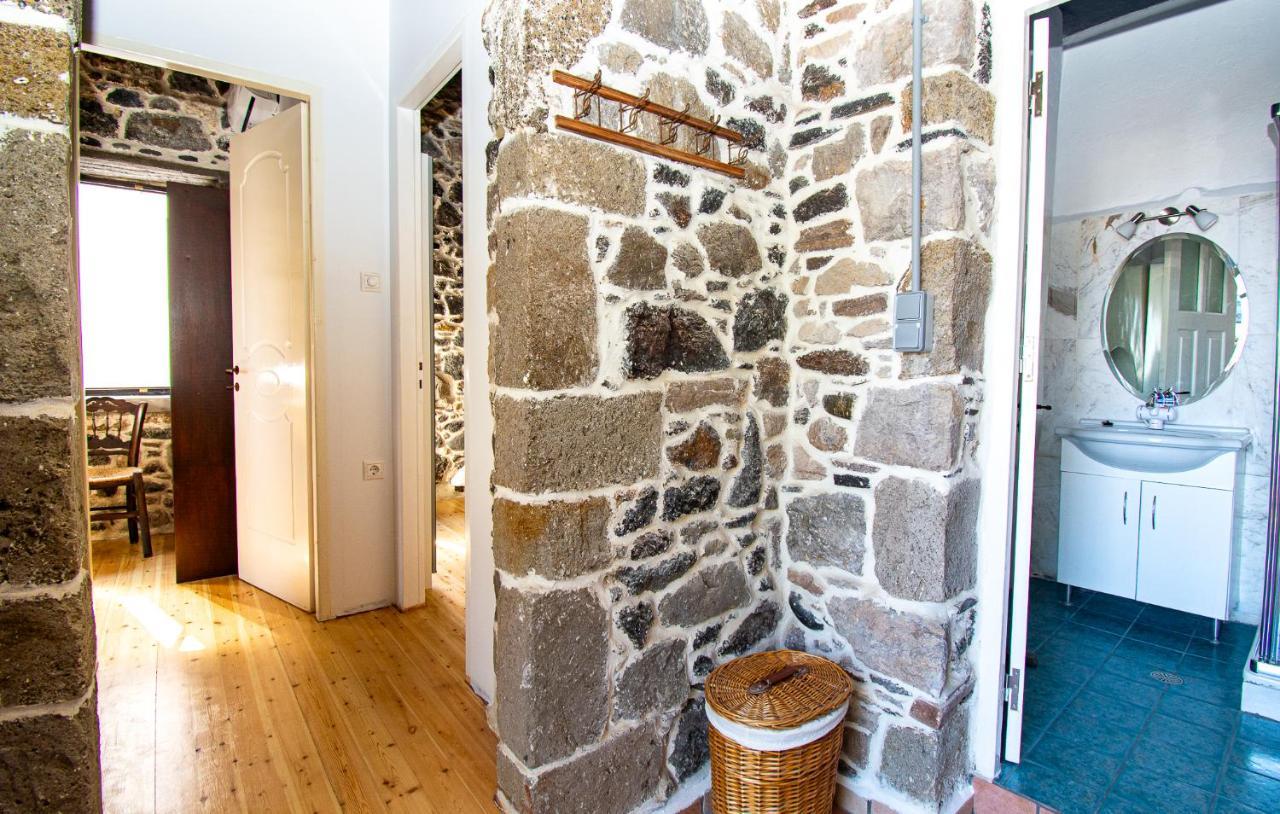 Appartamento Plousiadi΄S Stone House Skála Esterno foto