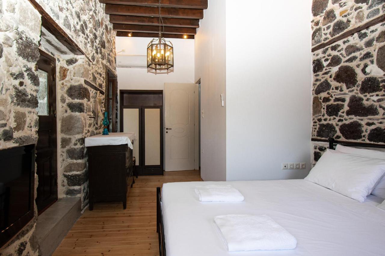 Appartamento Plousiadi΄S Stone House Skála Esterno foto