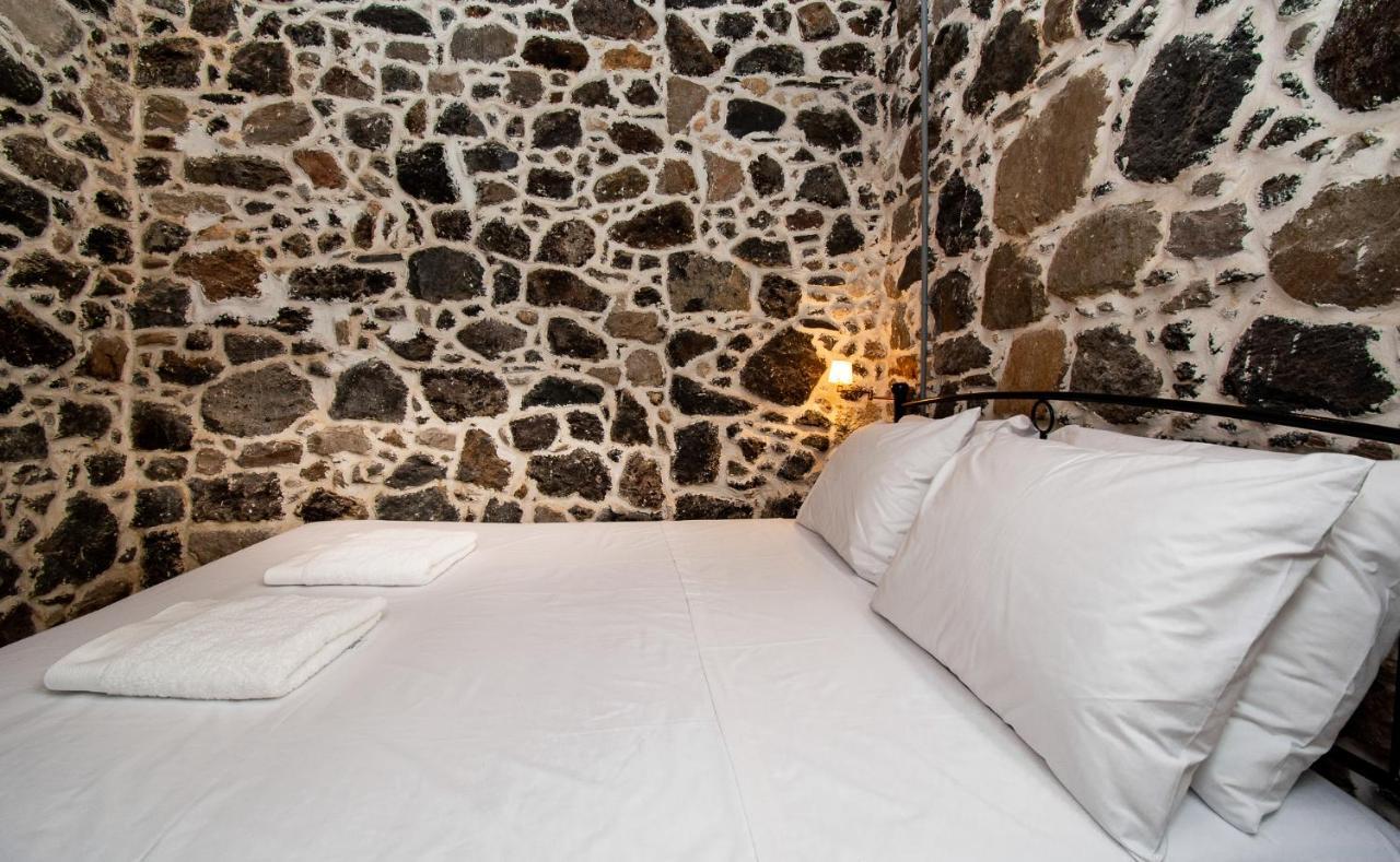 Appartamento Plousiadi΄S Stone House Skála Esterno foto
